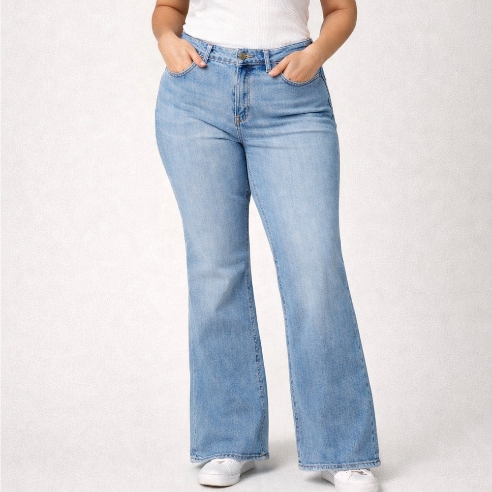 Old Navy Women’s High Rise Flare Jeans Light Wash Size 12